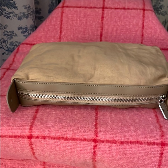 Elegant Tan Genuine Leather Tote Bag - Picture 11 of 13